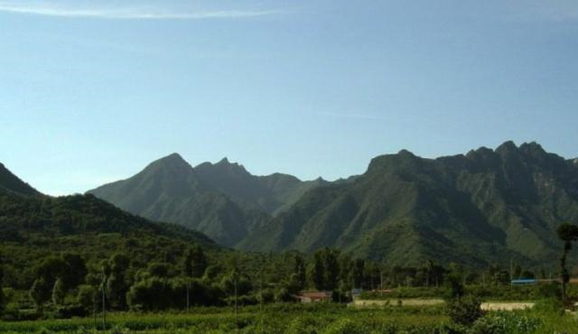 中国最大的天然卧佛，长5200米跨越两省，不是乐山大佛